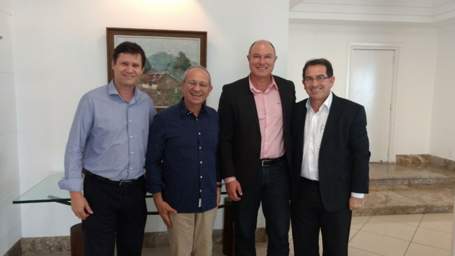 Dary Pagung deputado estadual; Paulo Hartung, governador; Weliton Virgílio, prefeito de Iúna e Paulo Roberto, chefe gabinete.