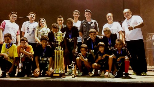 Alunos da escola Deolinda Amorim de Oliveira vencem torneio de futsal 