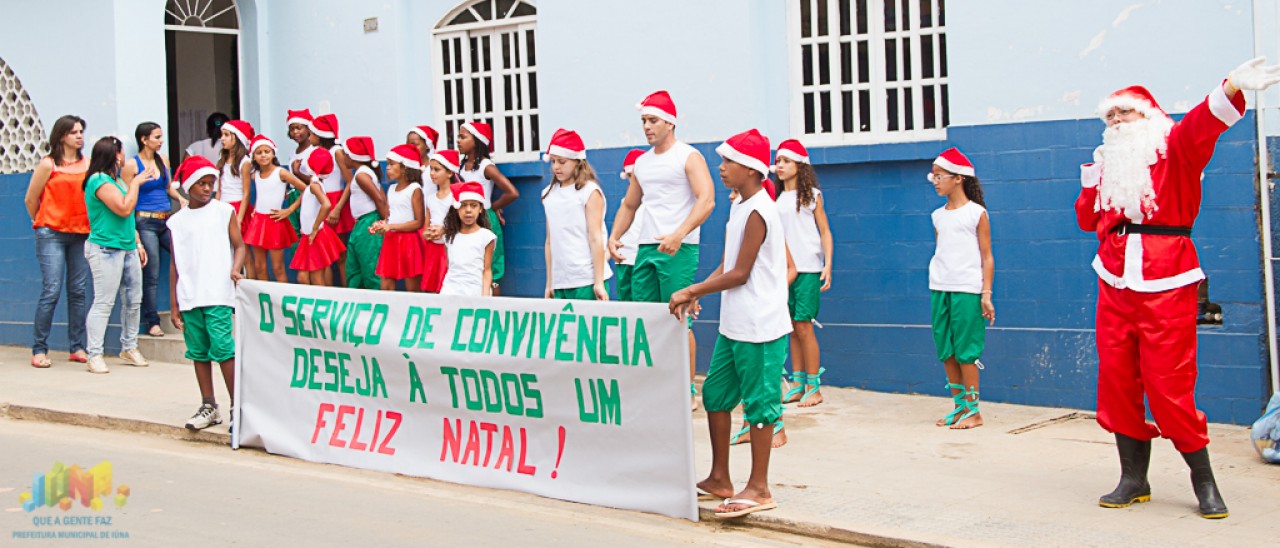 Caminhada e cantata com Papai Noel reuniu crianças nas ruas de Iúna