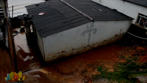 Fortes chuvas causam alagamentos e destroem estradas e casas em Iúna