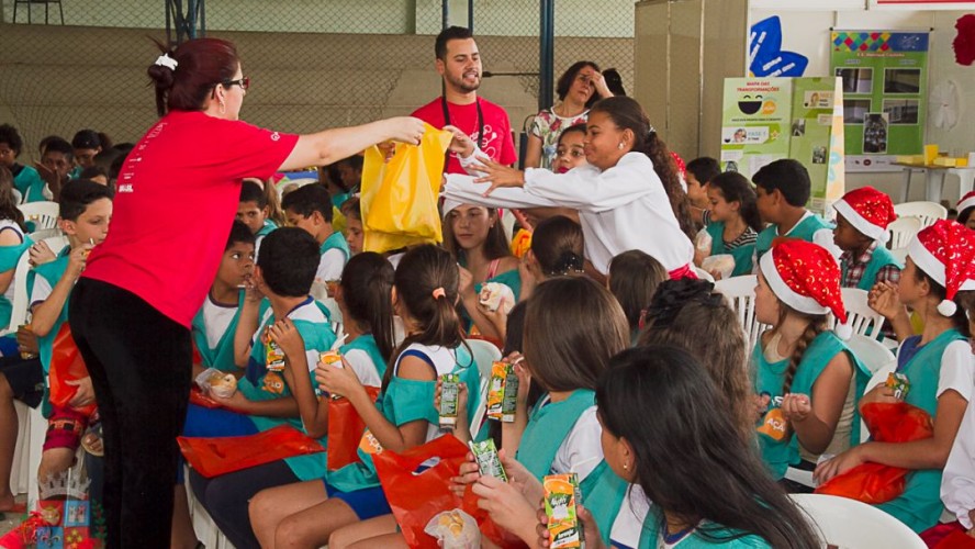 Os alunos das escolas Henrique Coutinho, Dalila de Castro Rios, Dr. Nagem Abikahir e Deolinda Amorim participaram do projeto Brincando com Pipas