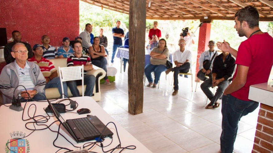 Dia de Campo reuniu técnicos da Prefeitura de Iúna e do Incaper para orientar agricultores sobre plantio e diversificação