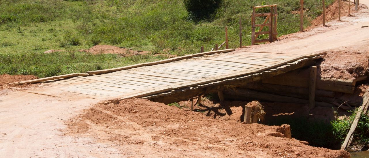 Prefeitura de Iúna reforça trabalho de construção de pontes