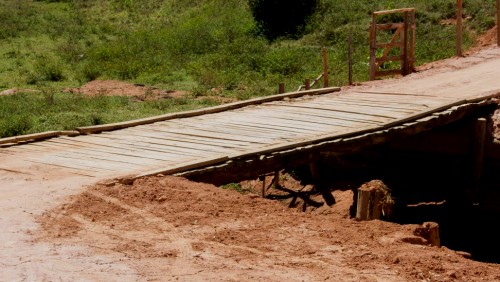 Prefeitura de Iúna reforça trabalho de construção de pontes