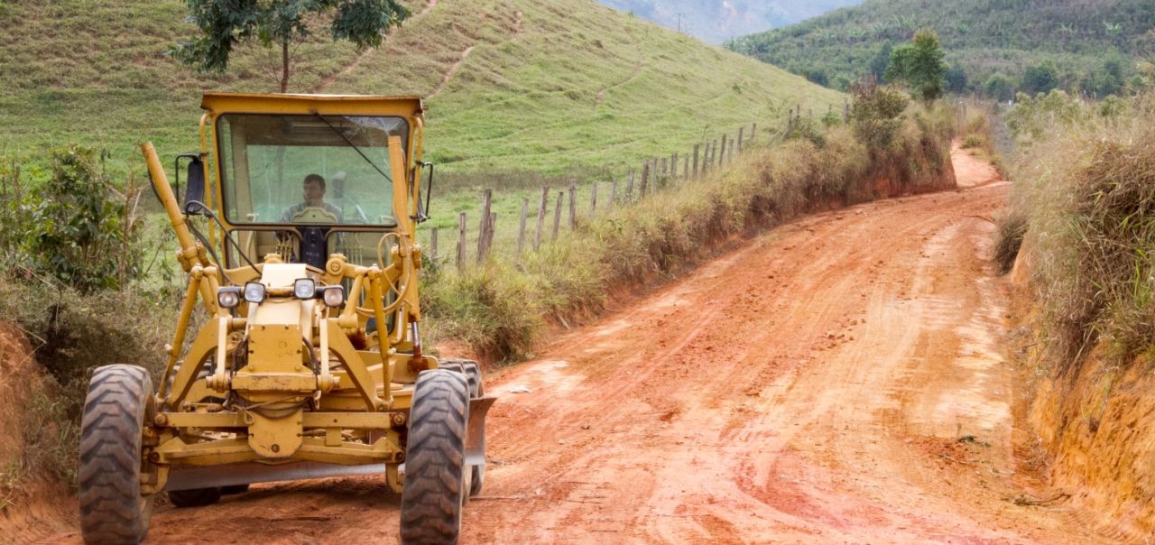 Prefeitura intensifica manutenção de estradas rurais