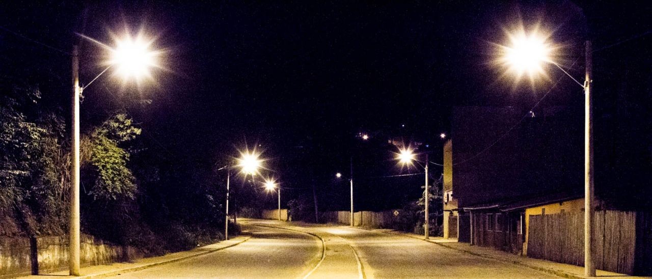 Prefeitura coloca novos pontos de iluminação no bairro Ferreira Vale