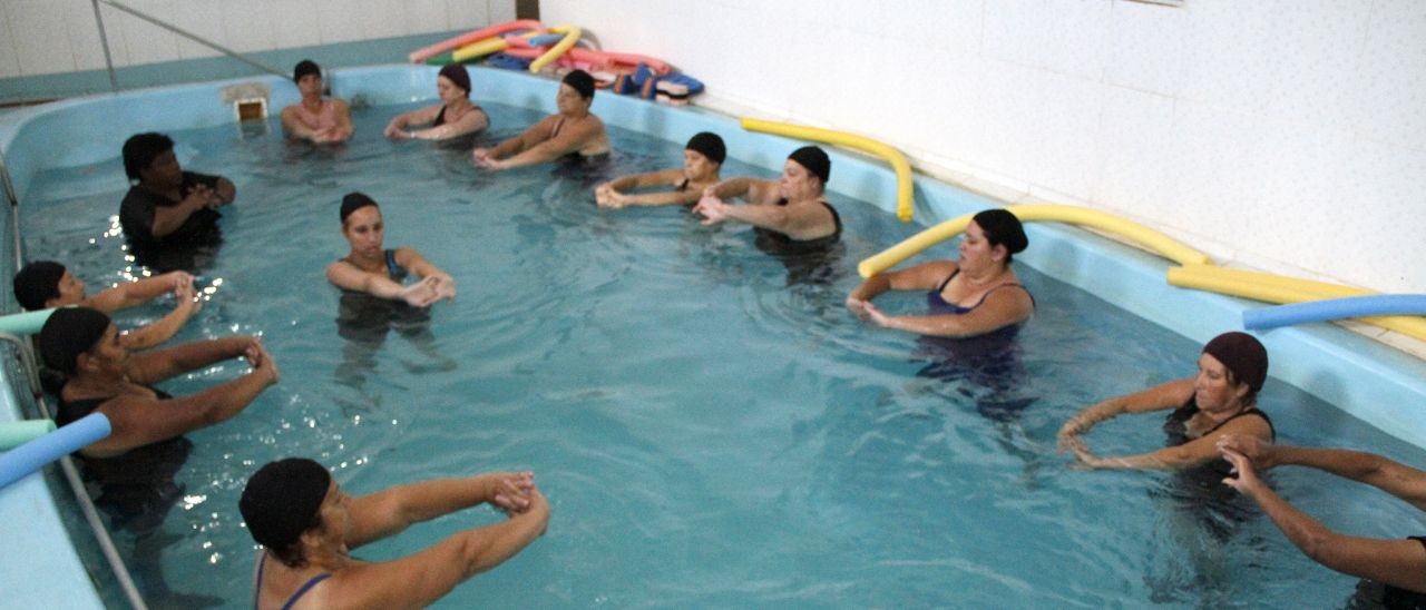 Hidroterapia: bem-estar aos praticantes da terceira idade