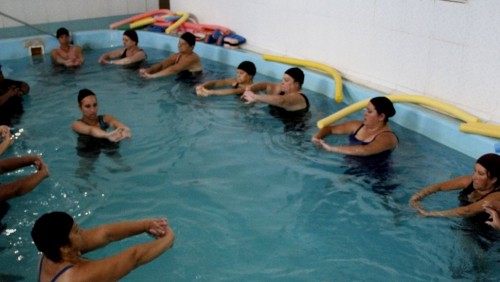 Hidroterapia: bem-estar aos praticantes da terceira idade