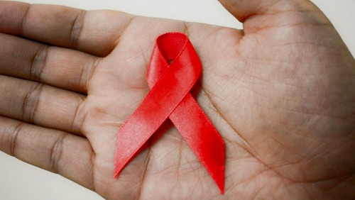 Dezembro vermelho alerta sobre prevenção da Aids