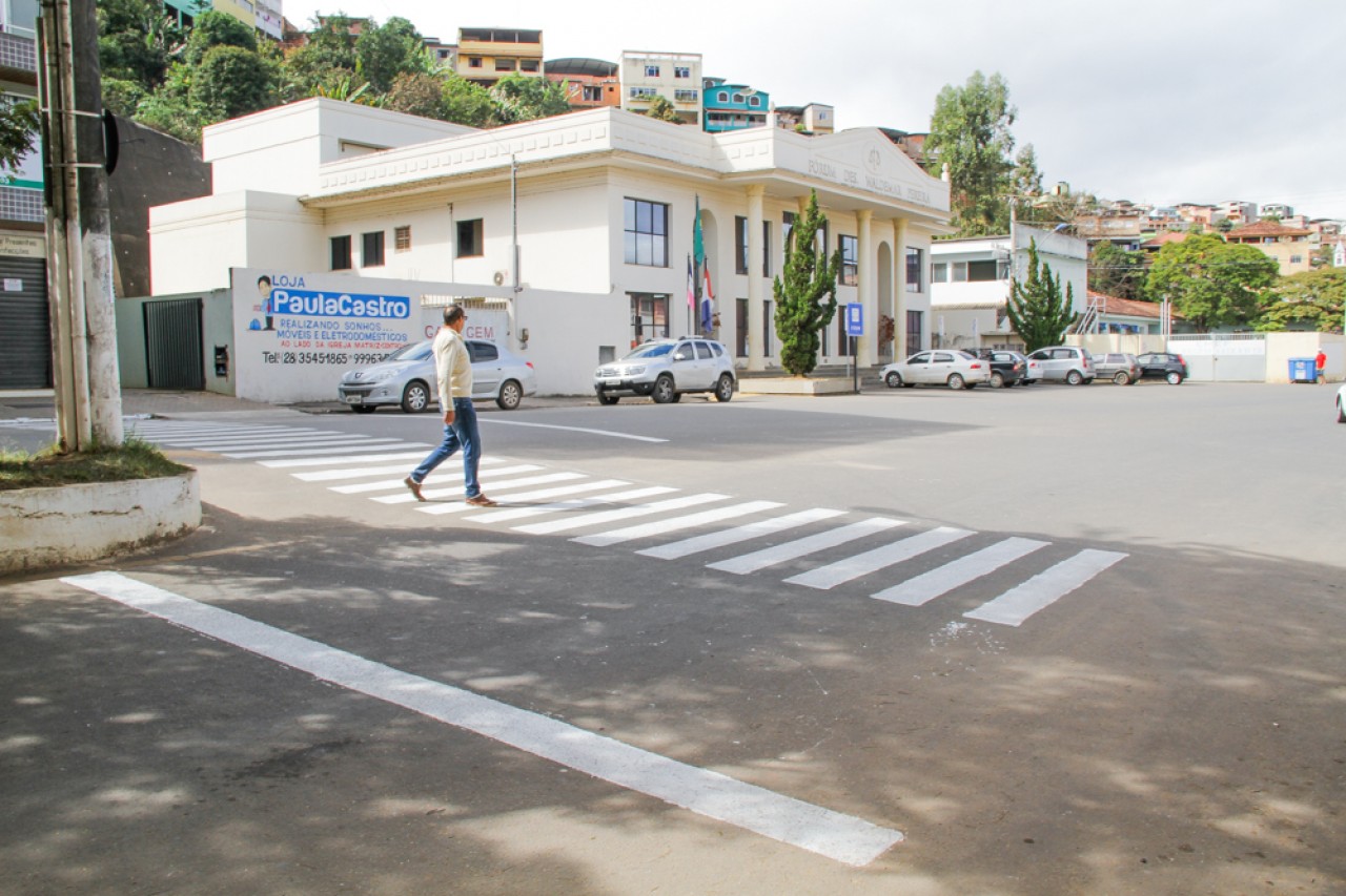 Prefeitura revitaliza e cria novas faixas de pedestres