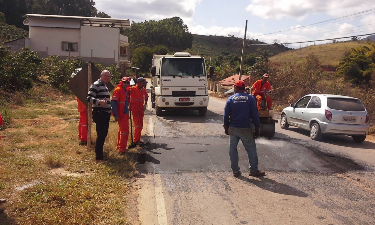 DER | ES atende solicitação e realiza manutenção na rodovia Coronel Leôncio