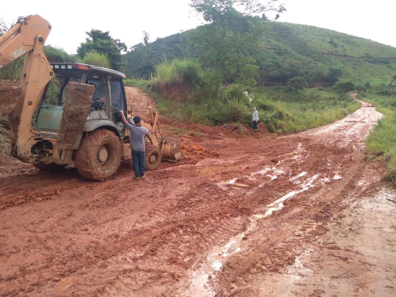 Secretaria de Agricultura e Agronegócio continua a reconstrução em áreas atingidas pelas fortes chuvas