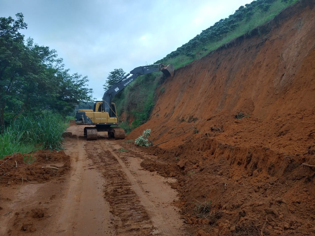 Reabertura da estrada que liga a BR-262 à Comunidade de Laranja da Terra