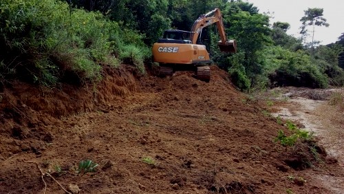 Secretaria de Agricultura e Agronegócio restabelece o tráfego na região do Córrego do Siqueira