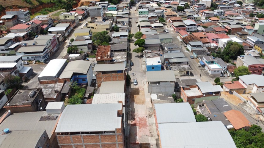 Calçamento da rua Glecy Gama Paiva, bairro Guanabara.