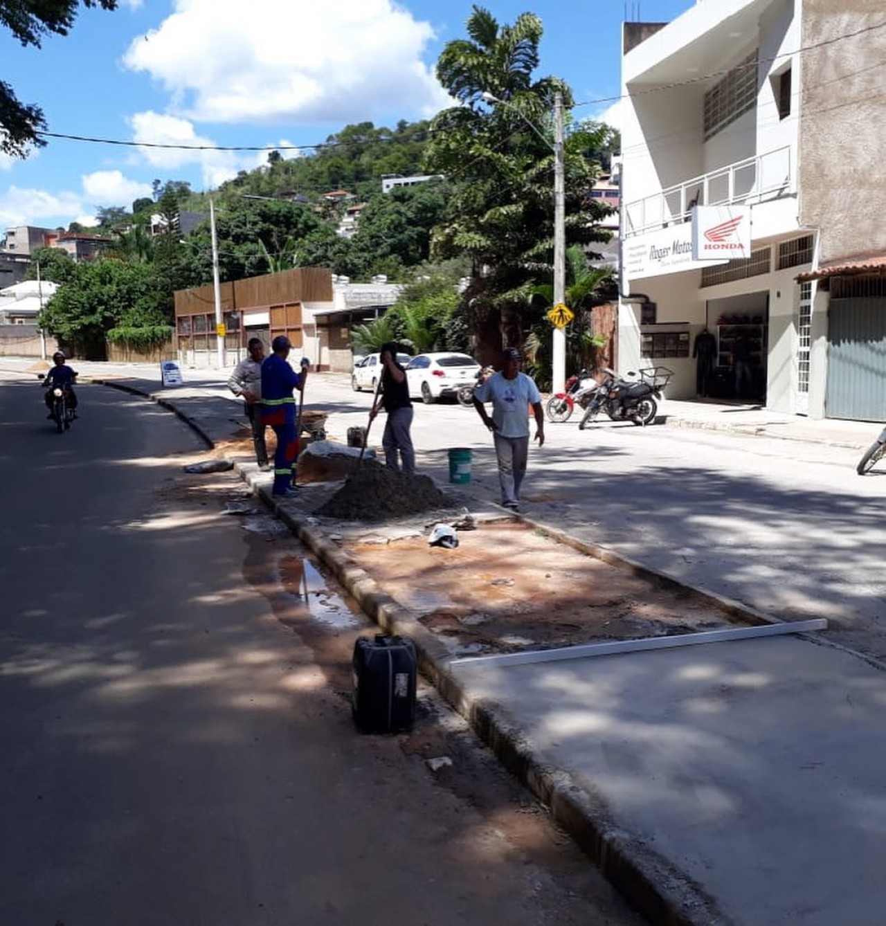 OBRA 05 - Reconstrução da pista de caminhada do bairro Ferreira Vale