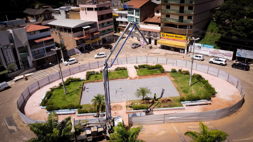 Calçamento da rua Glecy Gama Paiva, bairro Guanabara.