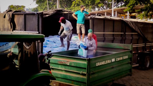 Agricultores recebem primeira carga de calcário através do Programa “Iúna Solo Fértil”