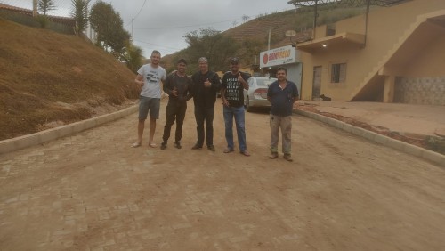 OBRA 112 - Novos caminhos para Iúna finaliza mais uma obra de calçamento rural no córrego do Recreio