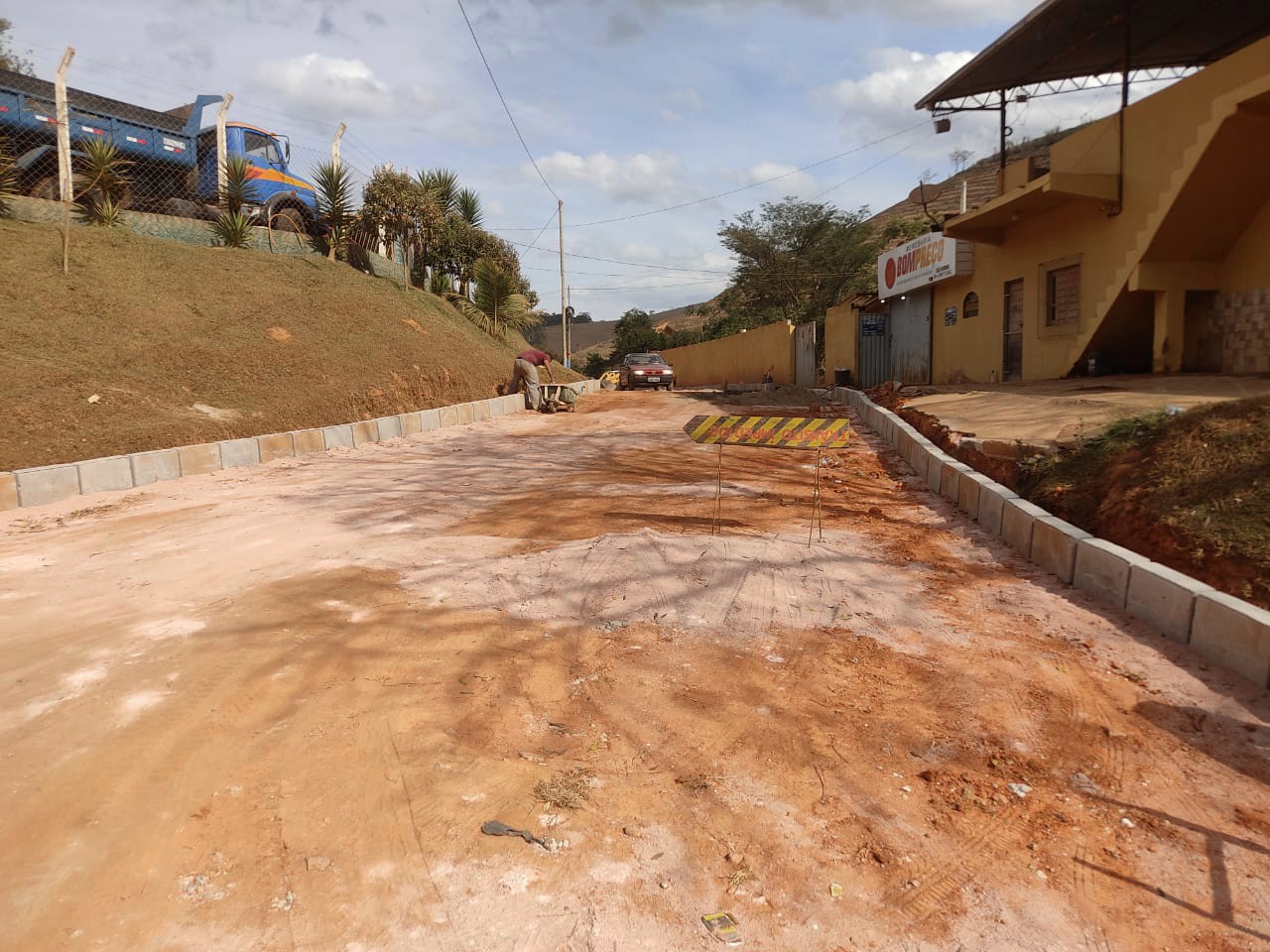Prefeitura dá início a pavimentação na comunidade Córrego do Recreio
