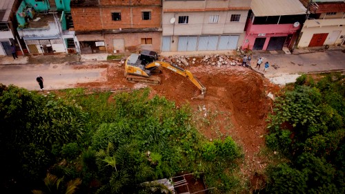Prefeitura conserta erosão no bairro Quilombo
