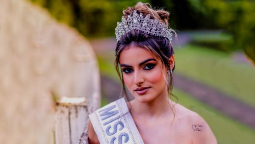 Miss Iúna fará parte de ala em desfile de carnaval em Vitória