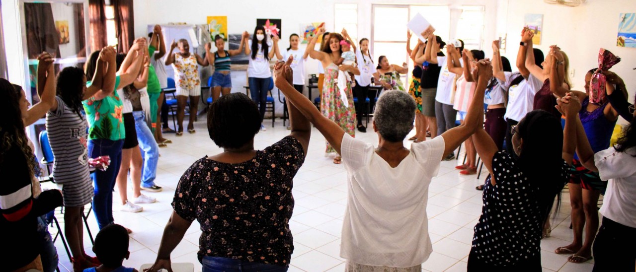 Mulheres do CRAS participam de roda de conversa sobre o Dia Internacional da Mulher