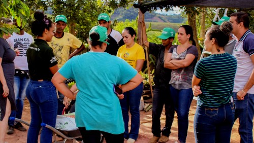 Usuários da APAE de Iúna participam do Curso de Olericultura Básica