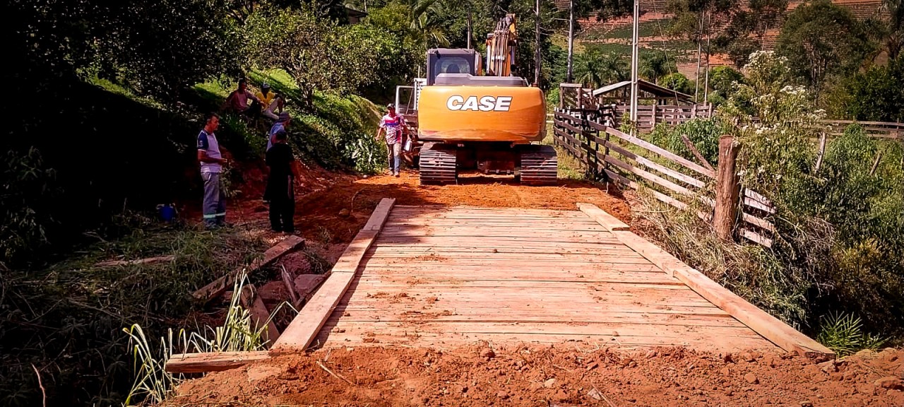 Prefeitura faz melhoria em ponte de Córrego do Lobato