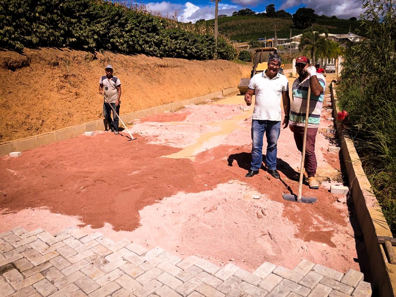 Prefeito Romário está acompanhando as obras de pavimentação