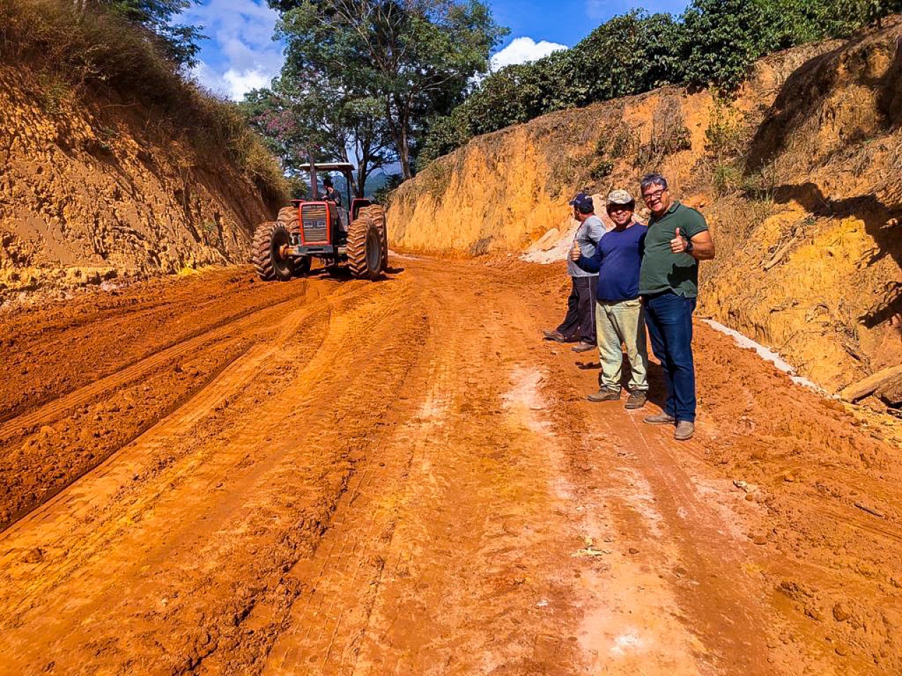 Prefeitura iniciou preparação para asfaltamento em Laranja da Terra