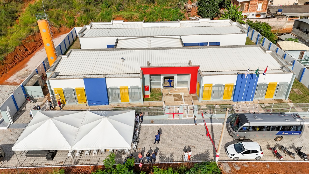 Prefeitura inaugura nova creche e calçamento no bairro Nossa Senhora da Penha