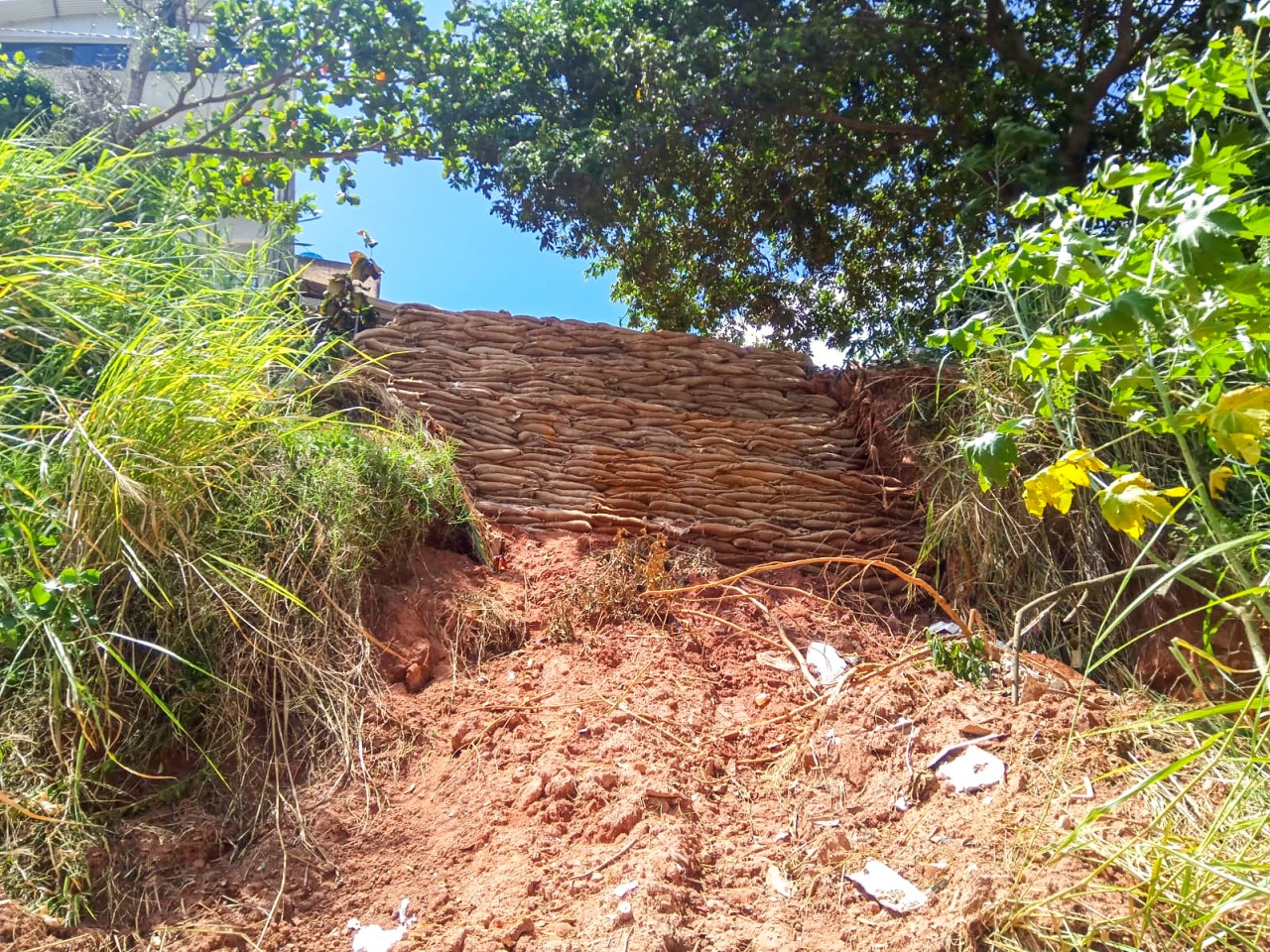 Prefeitura constrói muro de arrimo na rua Militino José de Lima